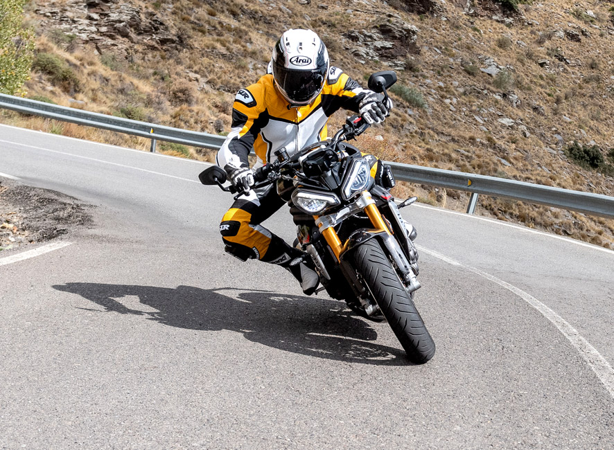 Genieße Hyper-Touring! - Der neue ContiRoadAttack 4. Genieße Hyper-Touring! - Der neue ContiRoadAttack 4.